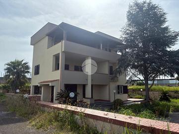 TRIFAMILIARE A GIUGLIANO IN CAMPANIA