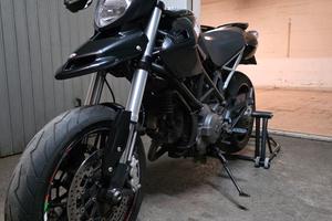 ducati hypermotard 796