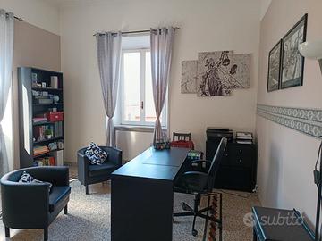 Stanza privata uso ufficio