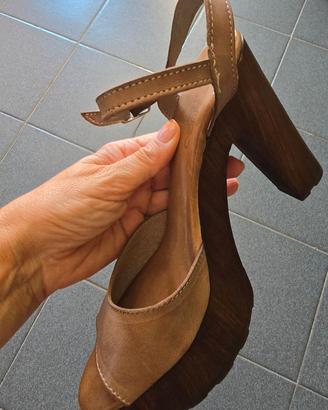SANDALI BEIGE IN PELLE NUMERO 37