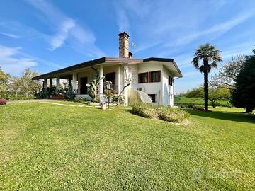 VILLA CON PARCO - efficienza e riservatezza!