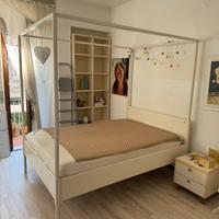 Letto baldacchino francese