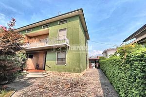 Treviolo Porzione di villa bifamiliare con giardin