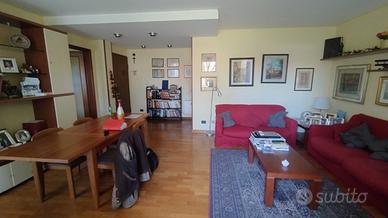 Quattro camere, box e terrazzo in Vigevano