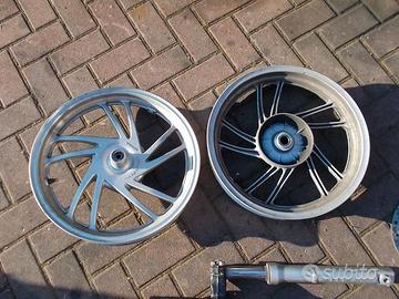 SH 125 '16 : km abs cerchio farfallato pinza pompa