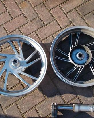 SH 125 '16 : km abs cerchio farfallato pinza pompa