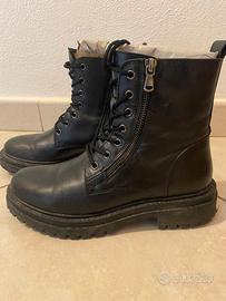 Stivaletti stringati in pelle Geox