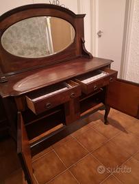 armadio antiquariato con specchio