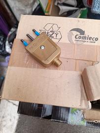 scatola con 50 spine elettriche 