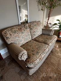 Divano 2 posti in ottimi condizioni