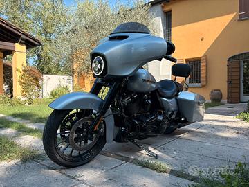 H-D Street Glide Special 114