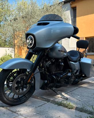 H-D Street Glide Special 114