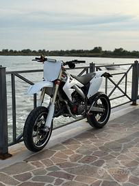 HM CRM 125