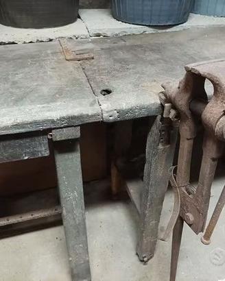 Tavolo con morsa