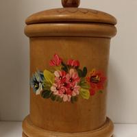 barattolo in legno con coperchio 