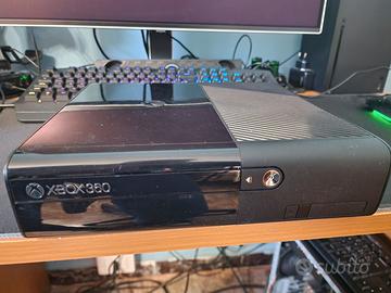 Microsoft Xbox 360 Slim 4GB Console - Nera.