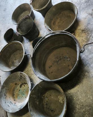 Antici attrezzi da cucina in rame