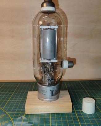 Valvola RCA 8000