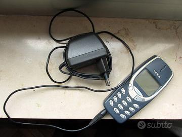 Telefono Nokia con caricatore
