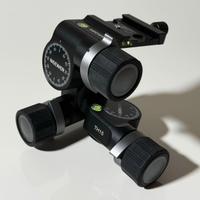 NEEWER Testa Treppiede a 3 Vie con Piastra QR Arca