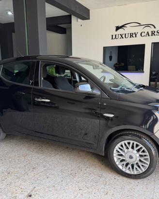 Lancia Ypsilon 1.2 69 CV 5 porte Platinum
