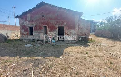 CASA INDIPENDENTE CON SPAZIO ESTERNO A GIAMMORO