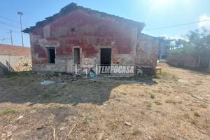 CASA INDIPENDENTE CON SPAZIO ESTERNO A GIAMMORO