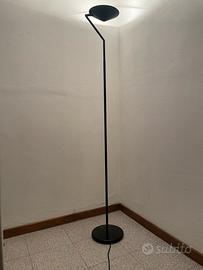 Lampada da terra orientabile e dimmerabile