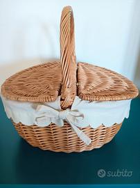Cesta vimini foderata con manico e coperchio