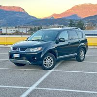 Mitsubishi Outlander 2.0 DI-D 7p GANCIO TRAINO
