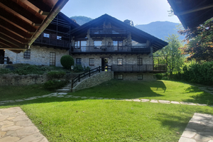 Monolocale a La Salle con Box auto + internet wifi