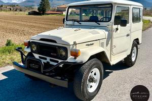 Toyota Land Cruiser BJ40 Trasformabile con centina