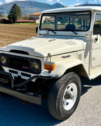 Toyota Land Cruiser BJ40 Trasformabile con centina