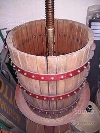 Torchio e pigiatrice uva