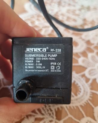 piccola pompa di risalita acquario
