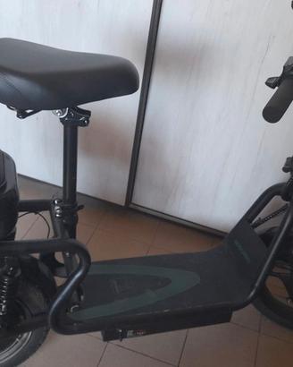 monopattino elettrico 45 km . pighevole, nuova
