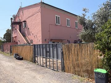 Parte finale di rustico in via del nugolaio