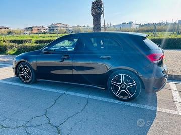 Mercedes A180d Premium AMG – Pari al Nuovo