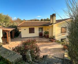 VILLA UNIFAMILIARE IMMERSA NEL VERDE