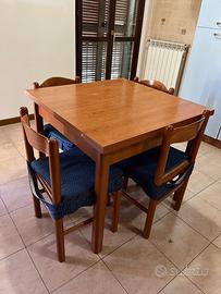 Tavolo con sedie