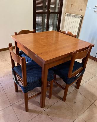 Tavolo con sedie