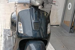 Piaggio Vespa 300 GTS