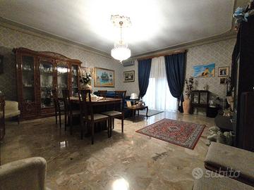 Luminoso appartamento 212mq più box auto