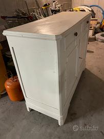 Cassettone in legno in stile shabby