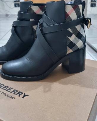 Stivaletti Burberry 