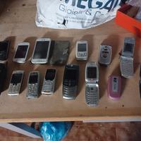vari telefoni cellulari vintage