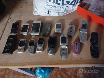 vari telefoni cellulari vintage
