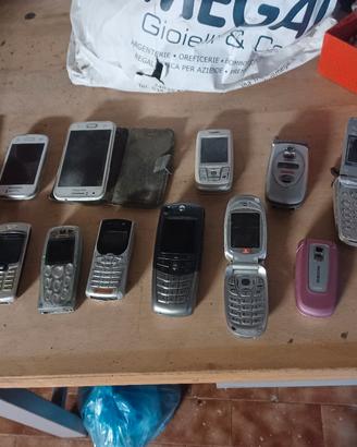 vari telefoni cellulari vintage