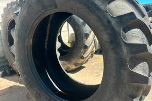 N°2 PNEUMATICI PER TRATTORE AGRICOLO 600/65/R30