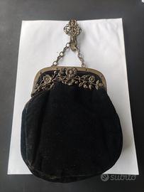 Antica  borsetta  da sera  in velluto e ottone